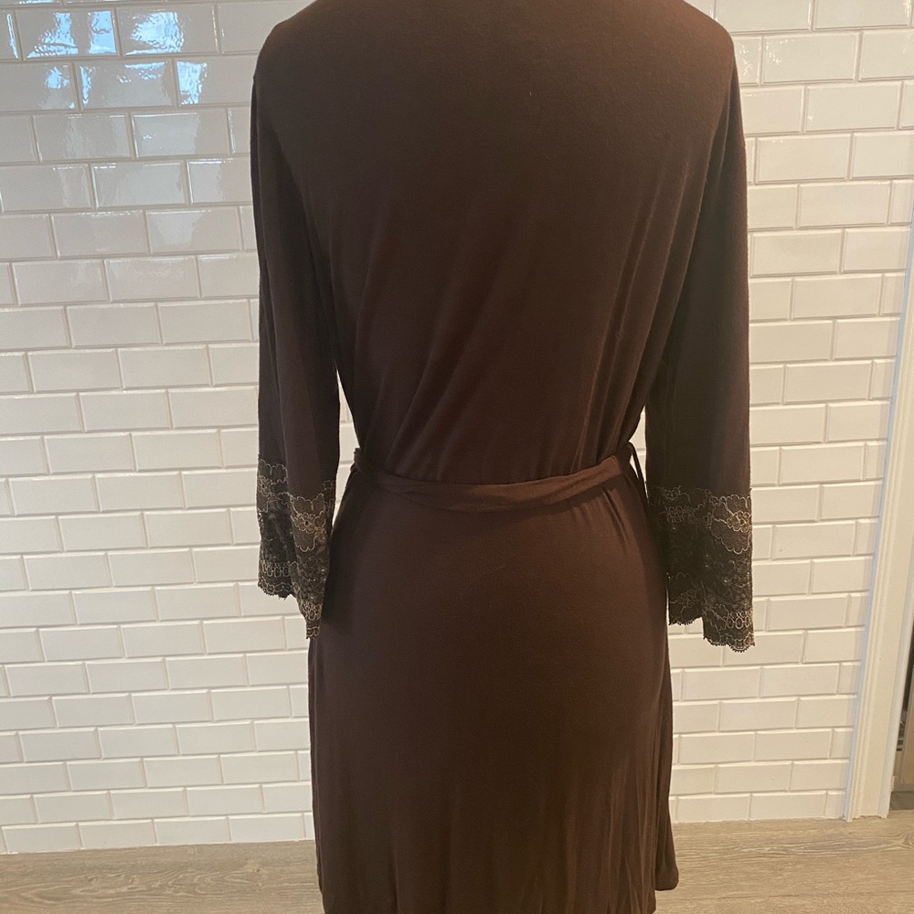 Robe - Picture 3 of 3